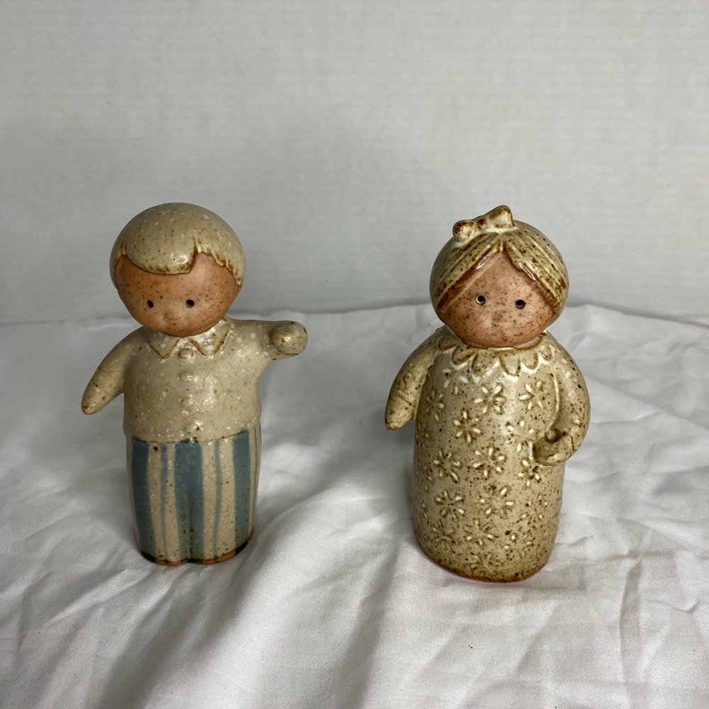 Vintage FF Japan Salt Pepper Shakers Speckled Ceramic Boy Girl Figures Blue Tan - Picture 2 of 10